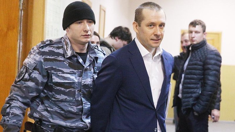 Адвокат: СК не сообщил защите Захарченко о пропаже части изъятых денег
