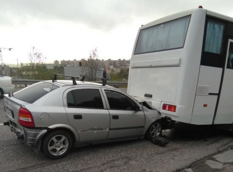 Авария дня. Столкновение с автобусом в Мурманске 