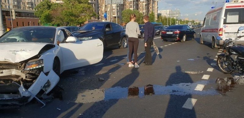 В Москве из-за женщины серьезно пострадал мотоциклист