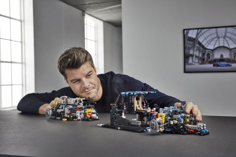 Масштабный Bugatti Chiron из конструктора Lego
