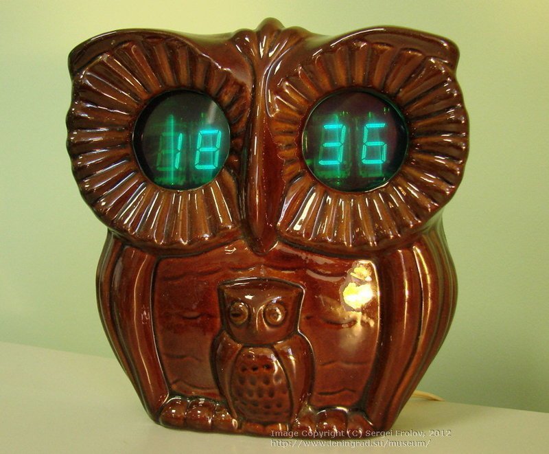 Настенные электронные часы с будильником "Сова". 1987 год. Стоили целых 34 рубля