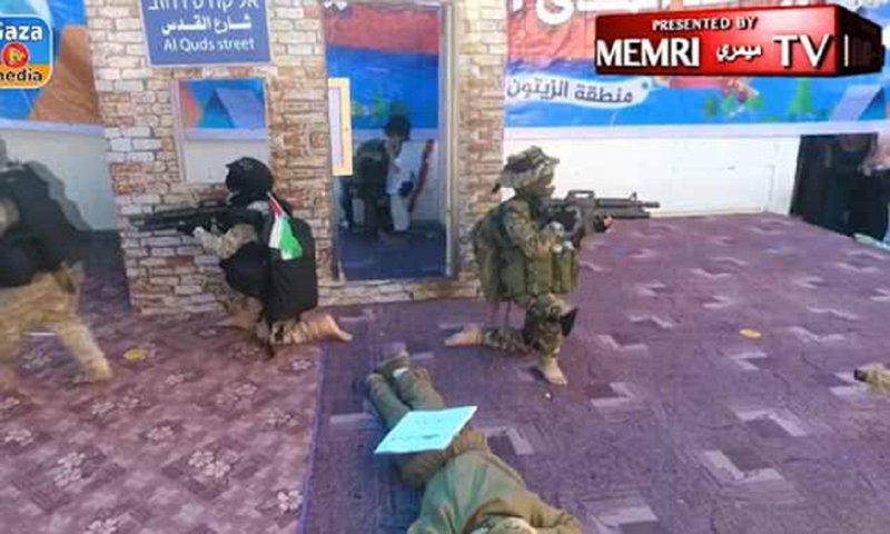 Палестинские дети играют в террористов
