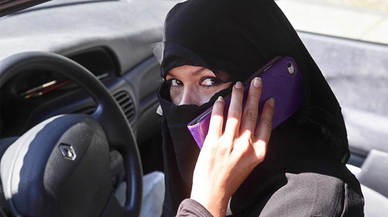 В Саудовской Аравии женщине впервые выдали водительские права