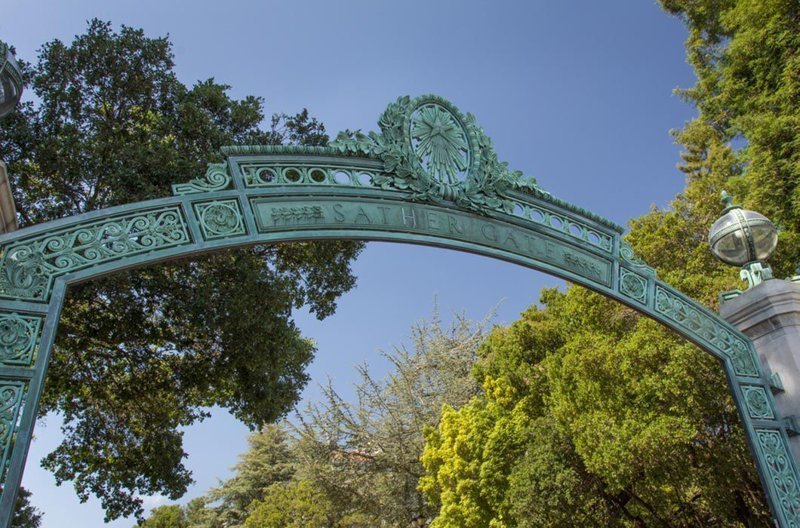 Ворота «Университета монстров» / Ворота Университета Беркли, Калифорния