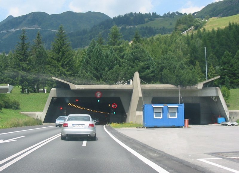 Тоннель Дьявола, Готардский автомобильный тоннель - год появления: 1980. Длина: 17 000 метров.
