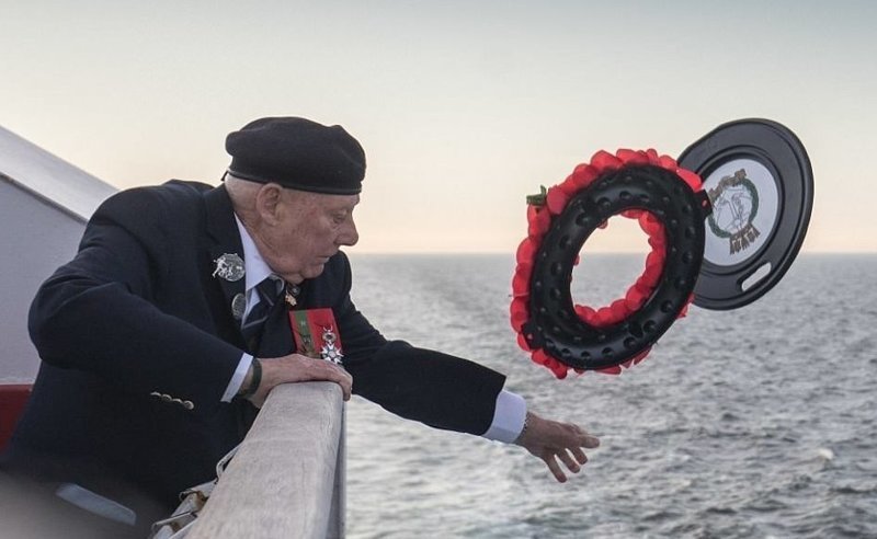 Годовщина высадки союзников в Нормандии: расцвеченные фото и поздравления ветеранам