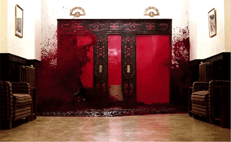 2 – В фильме Сияние 1980 года режиссера Стэнли Кубрика, сцена, где кровь льётся из лифта взяла почти год, чтобы построить декорации…