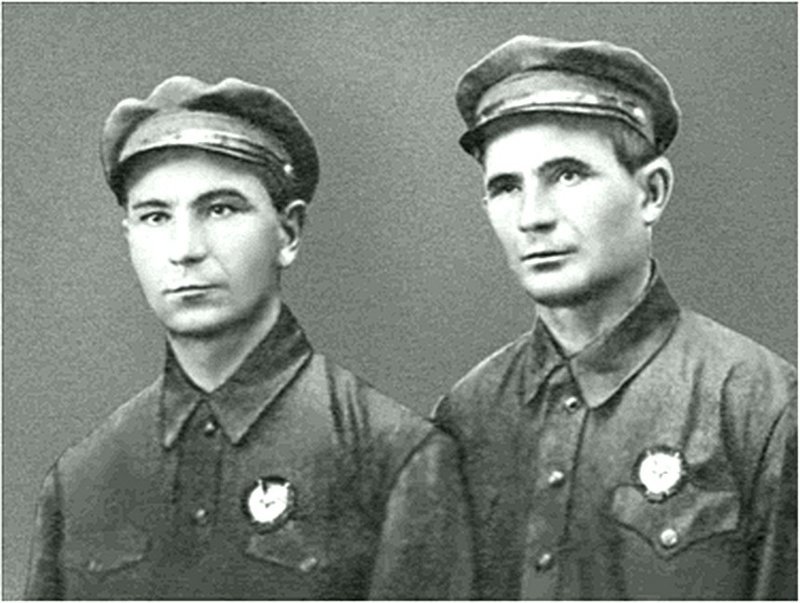 Братья С. М. Буденного  - Леонид и Емельян – командиры конных эскадронов.