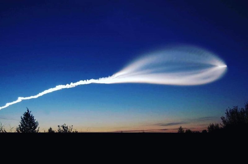 Очень красивый снимок следа ракеты в небе над Арзамасом