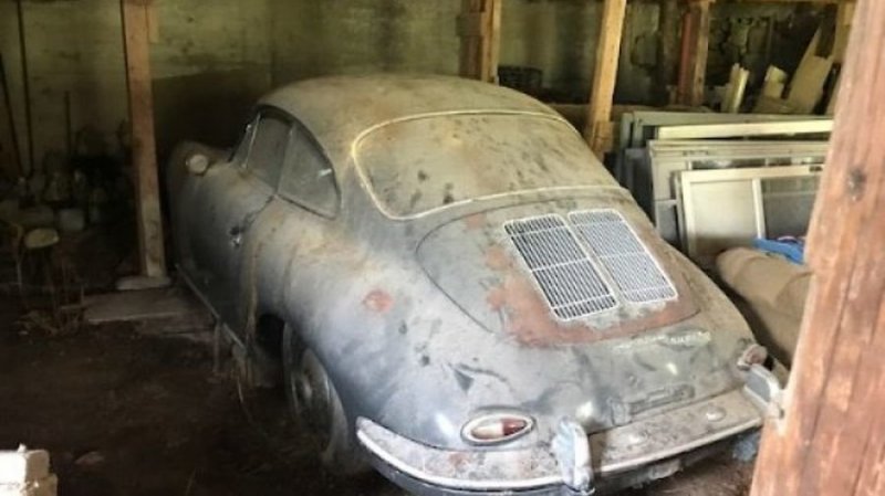 Porsche, забытый на 40 лет в гараже, выставили на продажу