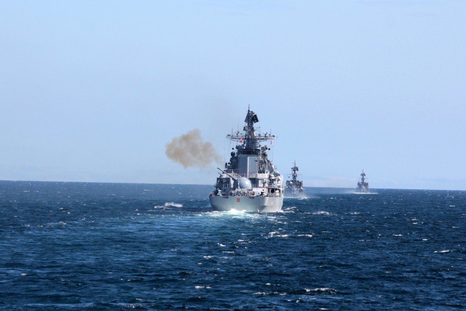 Сила флот. Военно морской флот РФ надводные силы. Надводные корабли ВМФ России. Петр Великий крейсер учения 2021. Северный флот военно морских сил России.