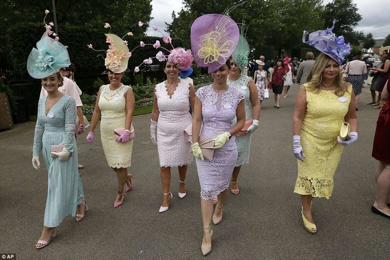 Открытие Royal Ascot: британские модницы и безумные шляпы на легендарных скачках