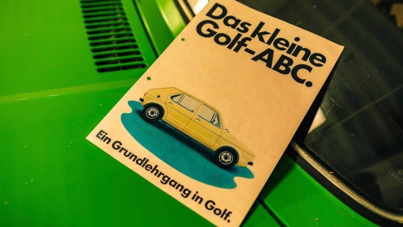 Австрийский автомобилист решил купить Volkswagen Golf на все случаи жизни. В его гараже появились заряженный Golf GTI, кабриолет, внедорожный Golf Country и стандартный хетчбэк для повседневной езды.