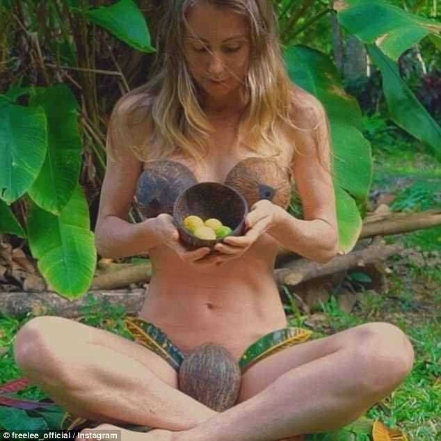 "Банановая девушка" Фрили из Австралии год назад решила покинуть "западную цивилизацию" и теперь живет новой жизнью со своим бойфрендом в южноамериканских джунглях
