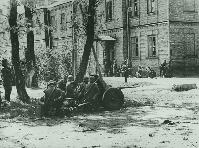 Бой немецких ударных частей в районе Бреста. Время съемки: июнь 1941