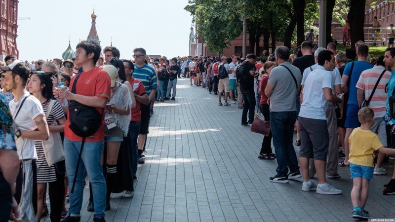 Болельщики пришли к Ильичу: «Ленин — суперчеловек»