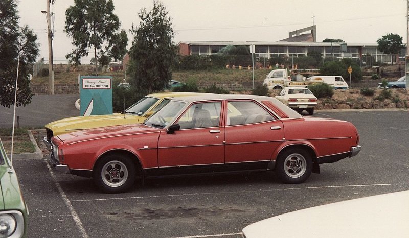 В 1973 году P76 с двигателем V8 получил титул «Автомобиль года» по версии австралийского журнала Wheels, общественная реакция на автомобиль тоже была положительной, но продажи не достигли ожидаемого уровня.