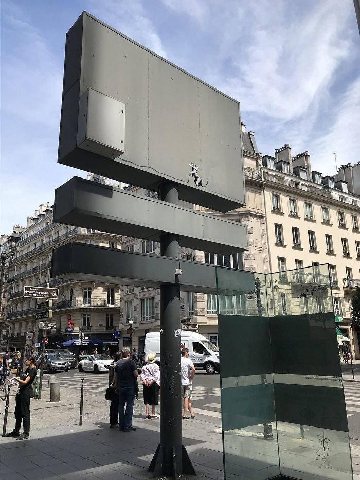 Бэнкси совершил 6 новых актов "вандализма" в Париже, и все они несут в себе важное сообщение
