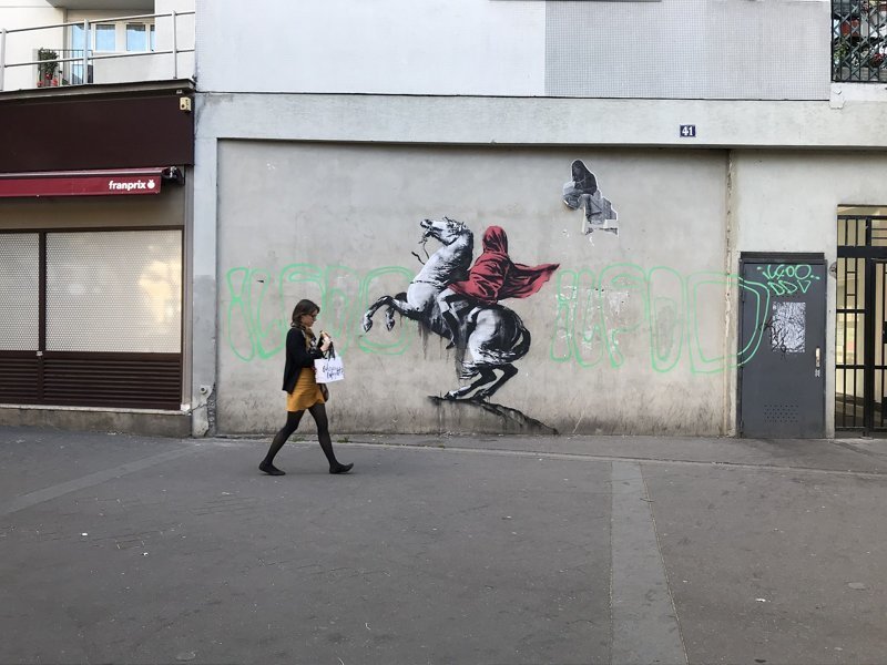 Бэнкси совершил 6 новых актов "вандализма" в Париже, и все они несут в себе важное сообщение