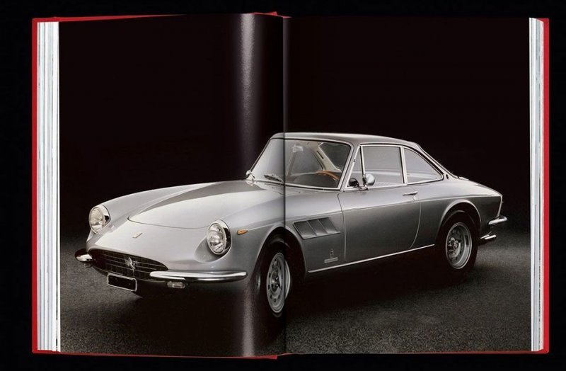 Эксклюзивная и очень дорогая книга Ferrari в чехле в виде крышки двигателя