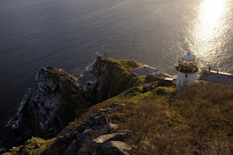 Документальный фотопроект о жизни и быте одинокого смотрителя маяка в Охотском море