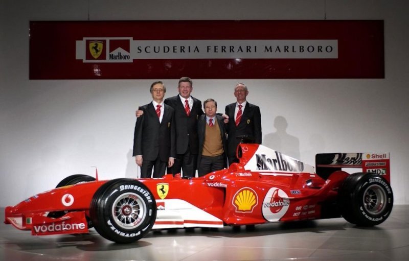 Паоло Мартинелли, Росс Браун, Жан Тодт и Рори Бёрн на презентации Ferrari F2004.
