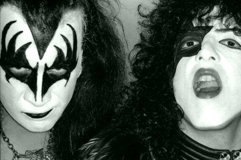 Джин Симмонс  и Пол Стэнли - KISS - Лос-Анджелес, Калифорния, 9 июня 1975 г.
