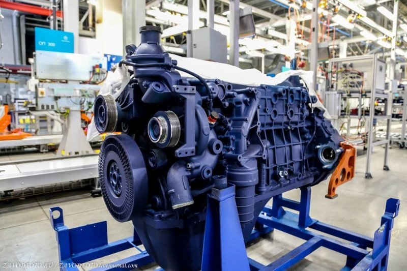 А вот так в сборе и выглядит новый дизельный двигатель КАМАЗ Р6 рабочим объёмом 12 л.
