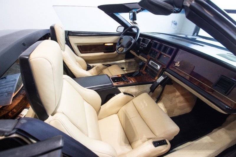 В конце 1980-х такой автомобиль стоил около 70 000 долларов, когда как новенький Corvette C4 предлагался за 32 000, ну а Testarossa стоила тогда в Америке аж 180 000 зеленых…