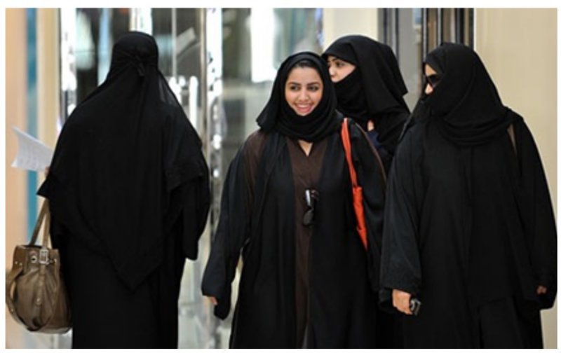 Еще одна страна, где полная женщина признак достатка - Кувейт. Здесь женщина скорее как предмет интерьера, а не как вторая половина своего мужа, а предмет интерьера должен быть выдающимся