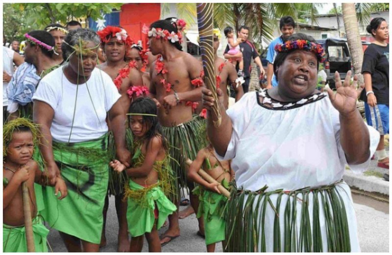 Еще один остров в Тихом океане - Науру славится своими полными женщинами. Продукты, ввозимые  Новой Зеландии и Австралии способствую ожирению нации. Впрочем  там хватает любителей полных дам и они не сетуют на высококалорийную и вредную пищу
