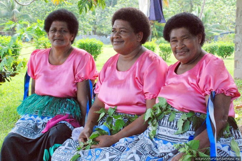 Фиджи - еще одна страна с счастливыми полными дамами. Та же схема - откорм девочек и радость мужчин от обладания большим телом