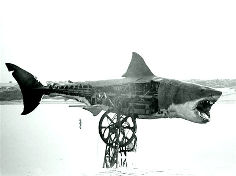 «Челюсти» - ненадежная механическая акула Стивена Спилберга, прозванная Брюсом в честь адвоката режиссера. 1975 года.