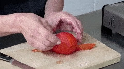 7. Вот так быстро можно почистить томат