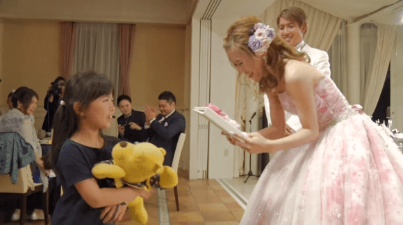 Японские молодожёны могут заказать на свадьбу очень необычную услугу, и из-за неё плакать будут все