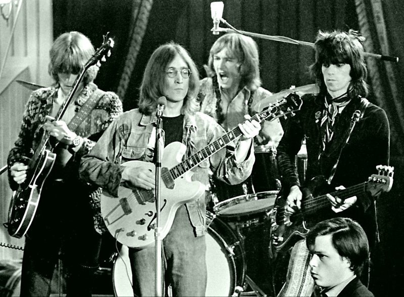 Джон Леннон, Эрик Клэптон, Митч Митчелл и Кит Ричардс в составе супергруппы The Dirty Mac, 1968 год