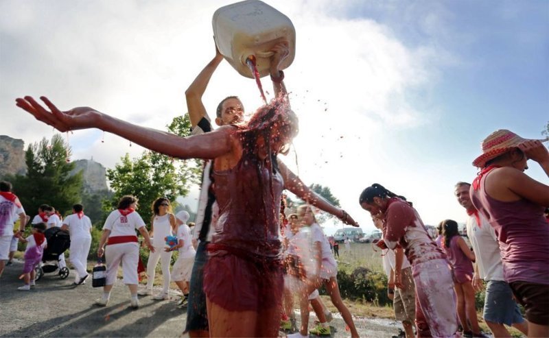 Когда вино льется рекой: Фестиваль винных боев "Баталья-дель-Вино" в Испании