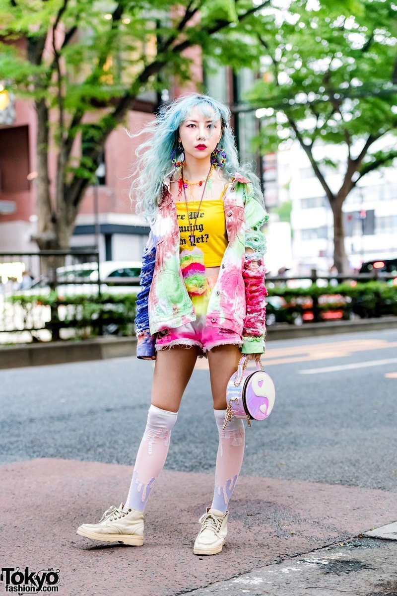 Модные персонажи на улицах Токио