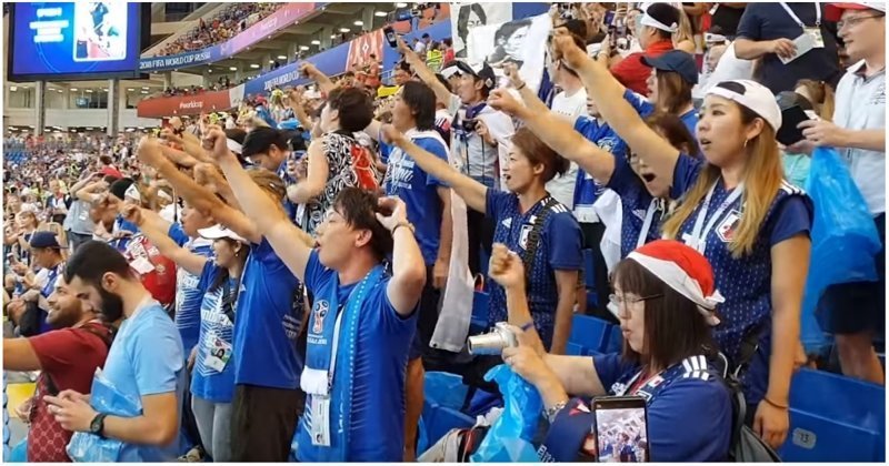 Японские болельщики напевают мотив "Катюши" на стадионе Ростова-на-Дону