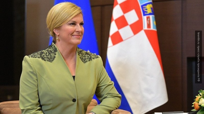 Президент Хорватии прилетела экономом, посмотрела матч с обычными фанатами и пригласила Путина в Сочи в мире, люди, президент, спорт, футбол, хорватия