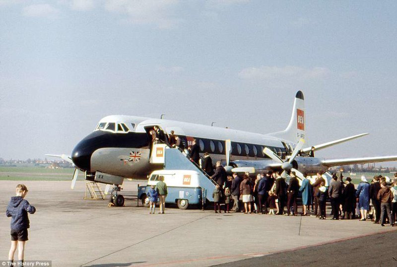 Спроектированный в 1948 году Vickers Viscount 800 считался самым успешным проектом в британской авиации. Эксплуатировался с 1948 по 1964 годы.