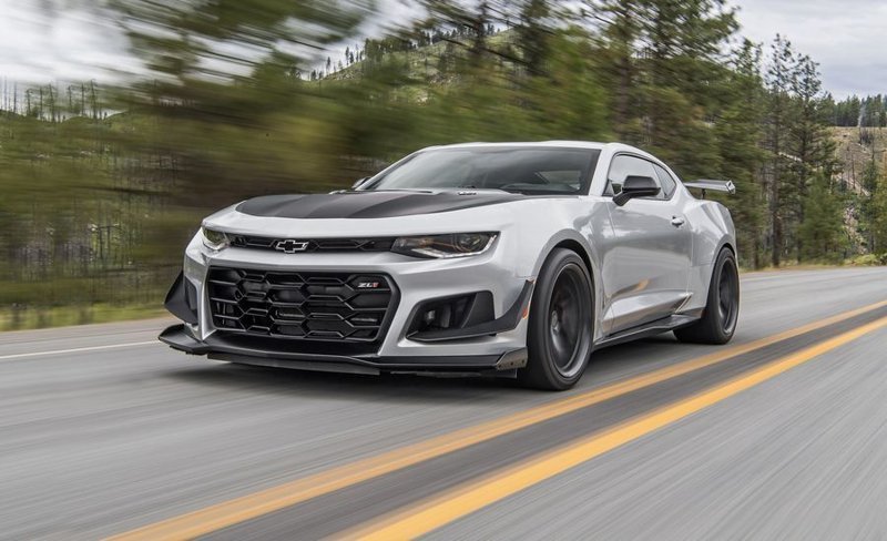 Подушка безопасности в Chevrolet Camaro неожиданно сработала на гоночном треке