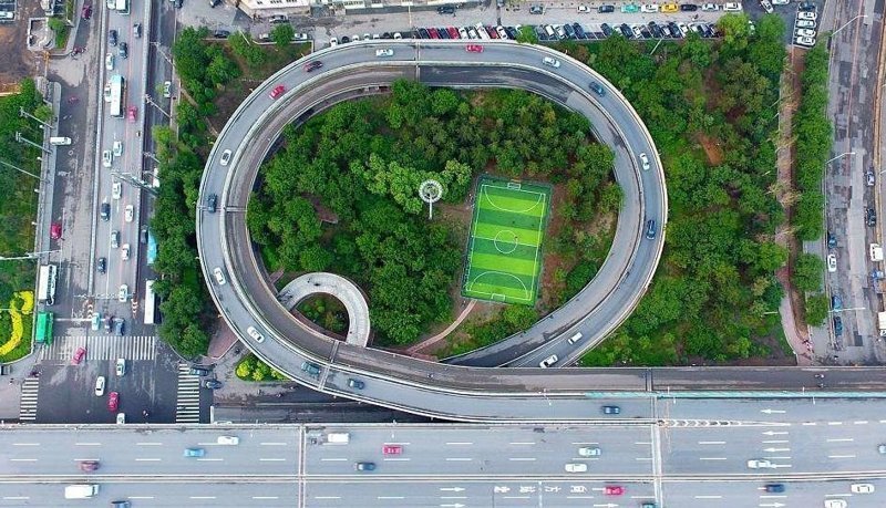 Самые невероятные футбольные поля мира