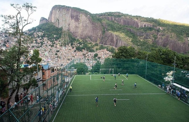 Самые невероятные футбольные поля мира