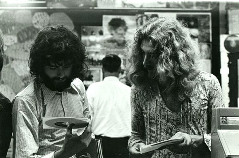 Роберт и Джимми по магазинам в магазине Bleecker Bob, Нью-Йорк, 1970