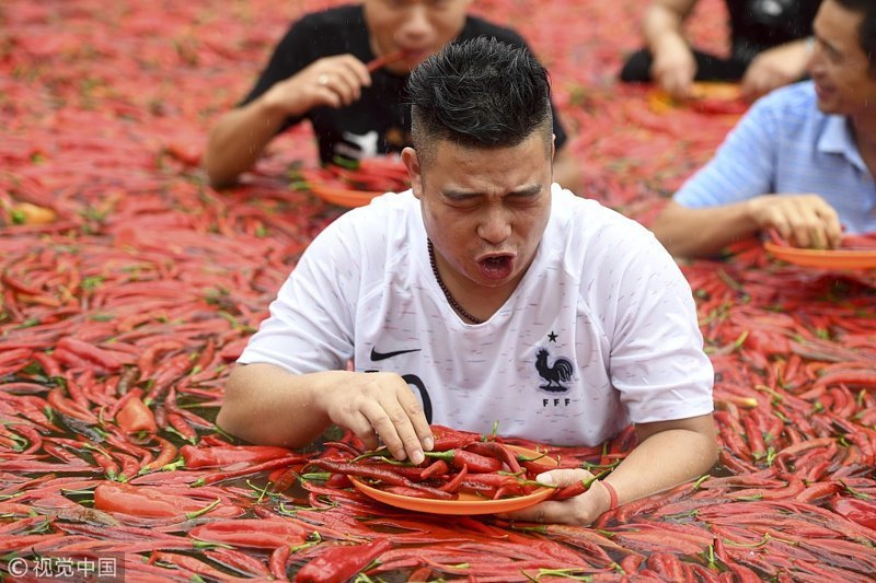 В Китае состоялись сумасшедшие соревнования по поеданию острого перца интересное, китай, острота, перец, прикол, соревнования, туризм