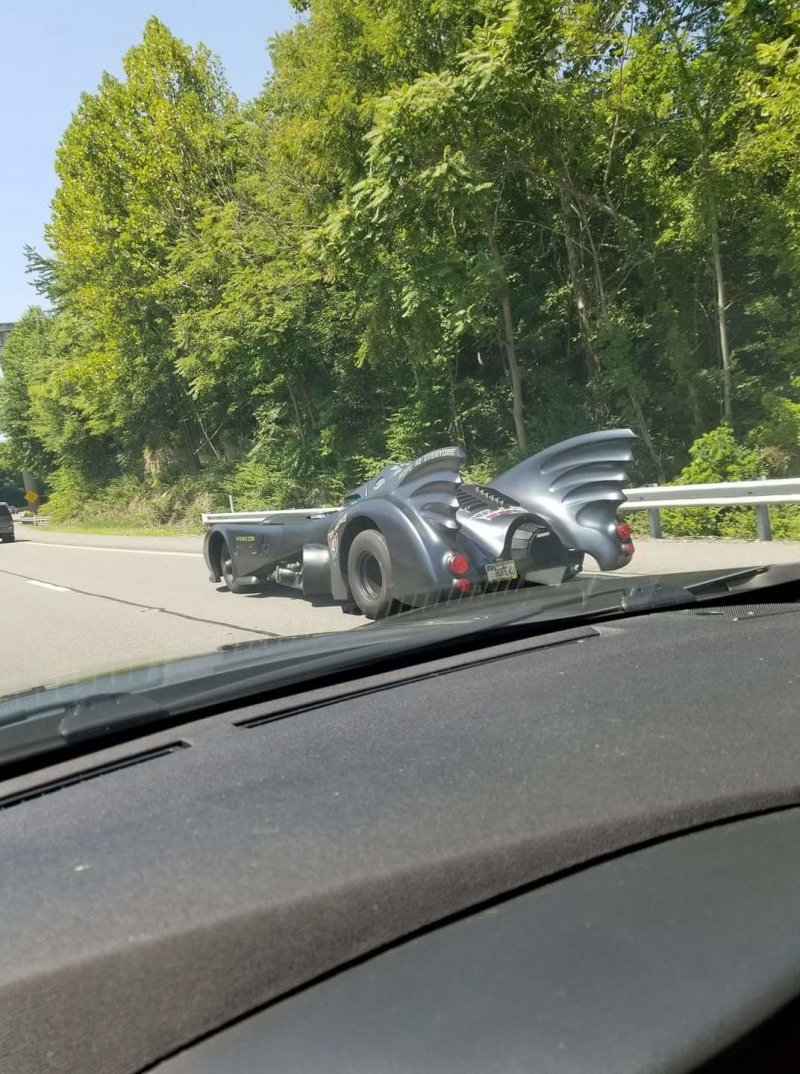 Бэтмен на дороге