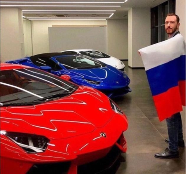Золотая молодёжь колотит понты,которые уже не модны