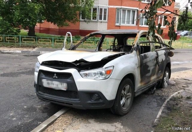 В Москве в поселке Щербинка автохама жестко проучили за парковку на тротуаре