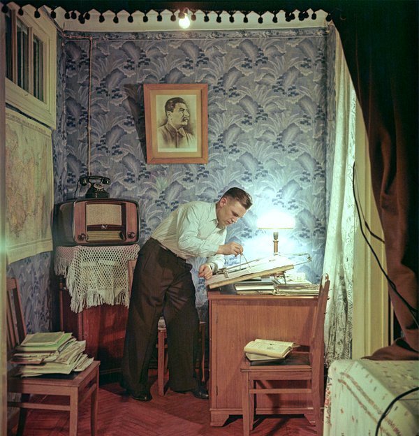 Слесарь завода «Экономайзер», лауреат Сталинской премии Иван Петрович Карташов, фото Семёна Фридлянда, «Огонёк», 1953